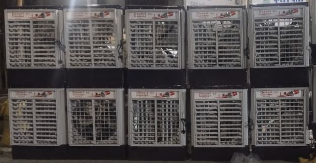 Dukaan ke bahar coolers ka stock