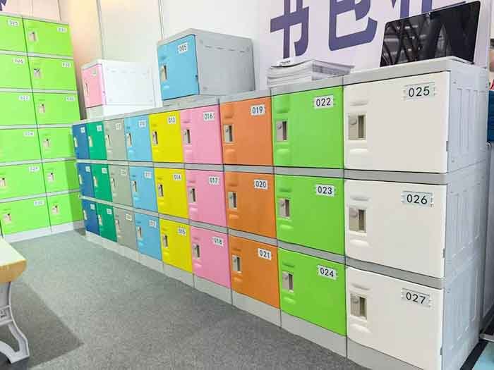 Close-up of durable ABS plastic locker material showing impact resistance